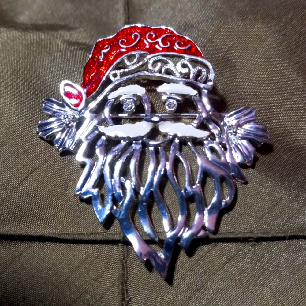 L-2 lot Santa Brooche
